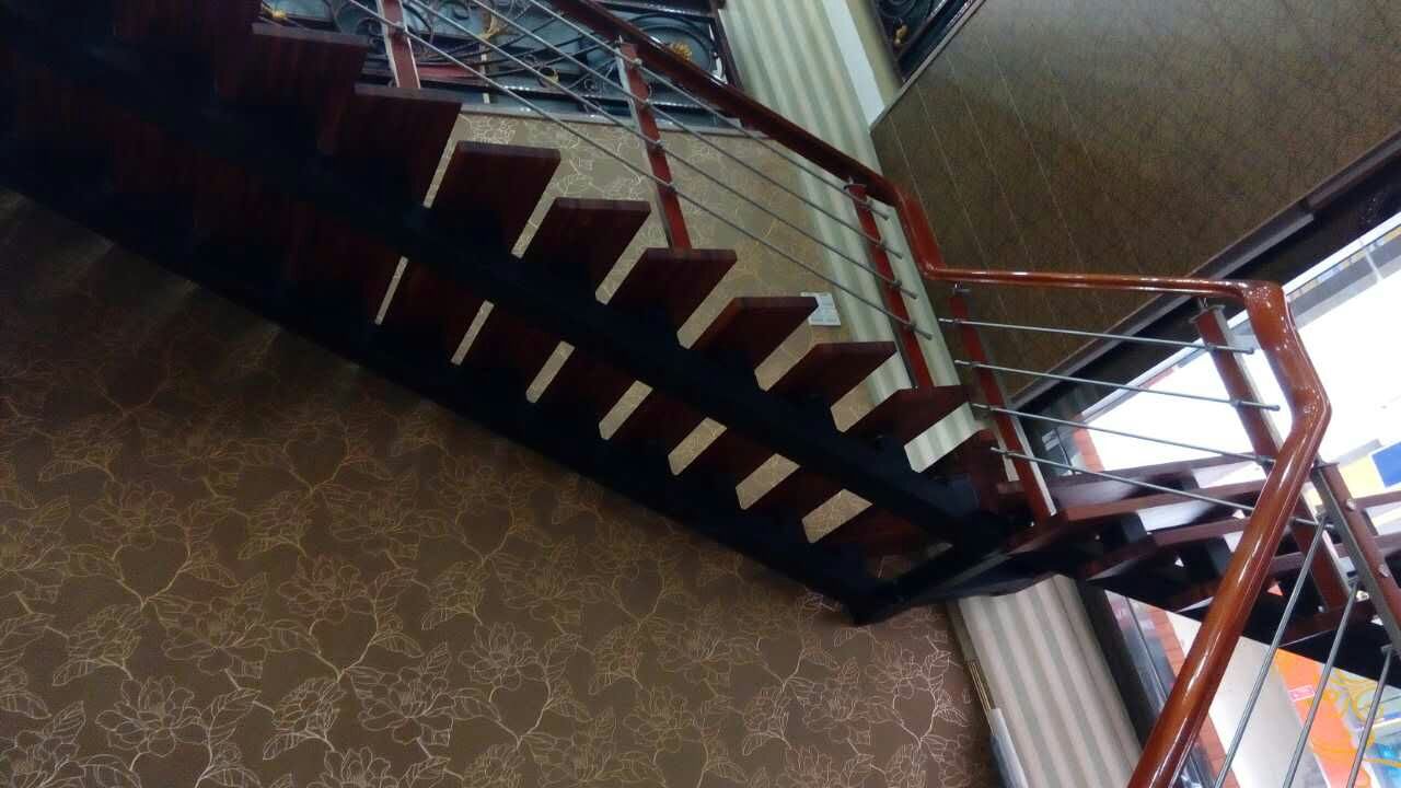双梁龙骨钢木整体楼梯
