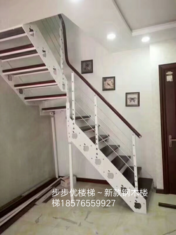 简约双梁龙骨钢木梯